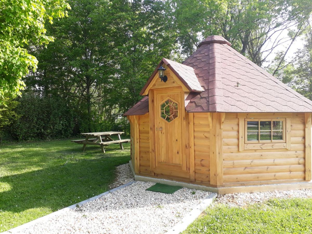 Camping Le Vallage Attigny 外观 照片