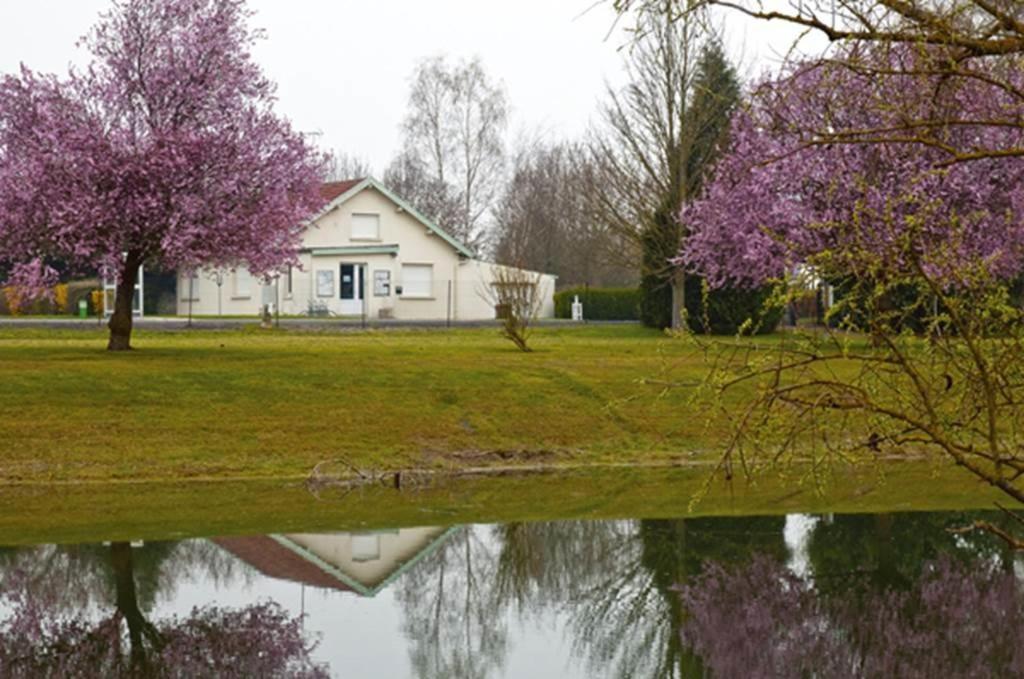Camping Le Vallage Attigny 外观 照片