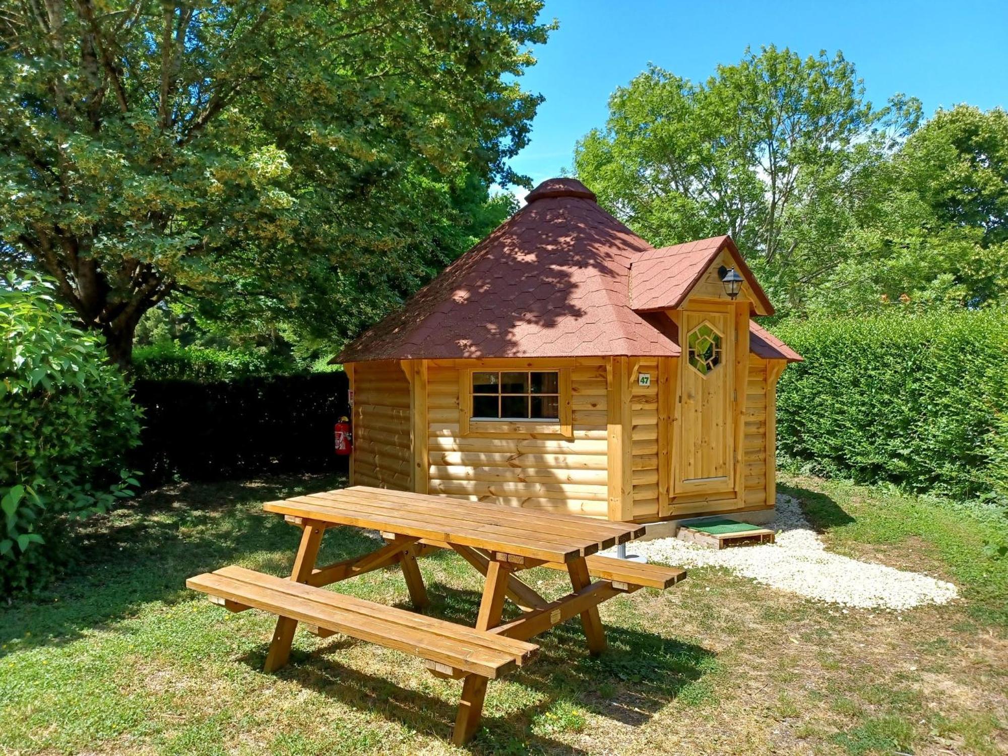 Camping Le Vallage Attigny 外观 照片